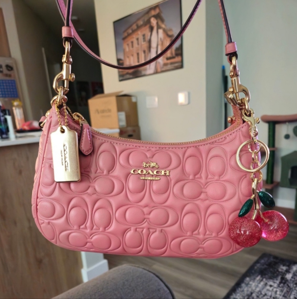 Coach Teri Shoulder Bag In Signature Leather Blush. PRICE FIRM.